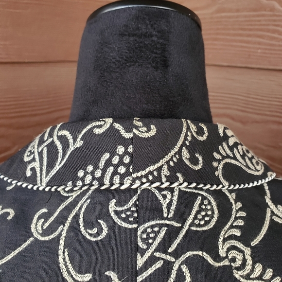 CAbi Eliza Tapestry Brocade Embroidered Black and Cream Jacket Blazer Size 2 EUC - Picture 6 of 16